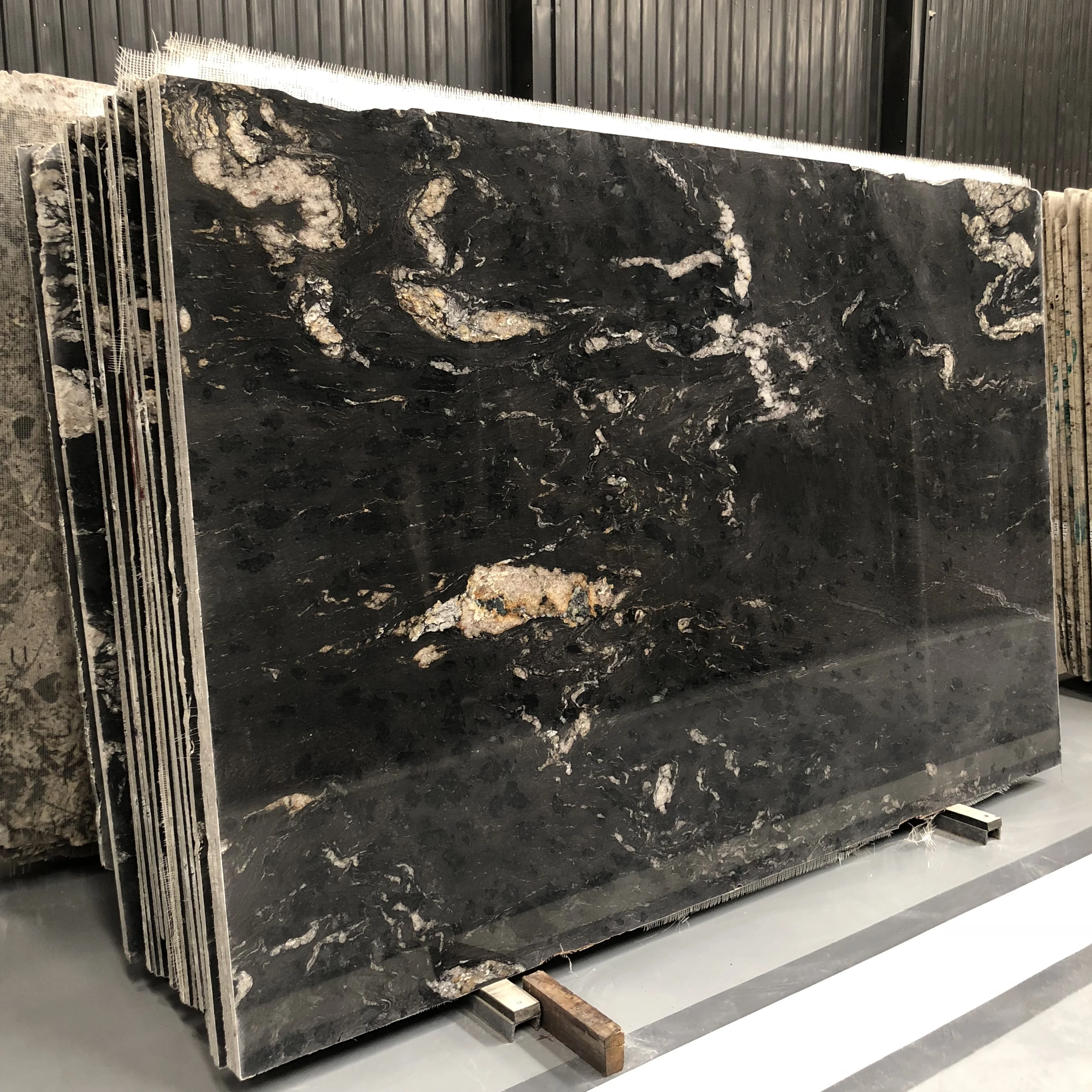 China Factory Natural Stone Cosmic Black Fusion Granite Slabs