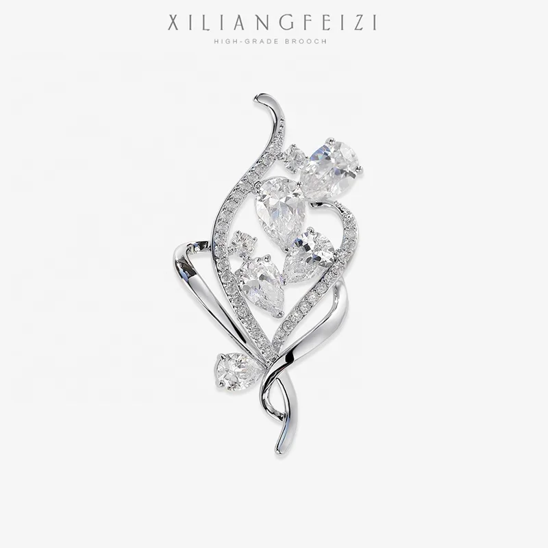 

XILIANGFEIZI Designer Inspired Luxury Vintage Zircon Crystal Jewelry Gold Corsage Women Wedding Saree Flower Brooches, Gold silver