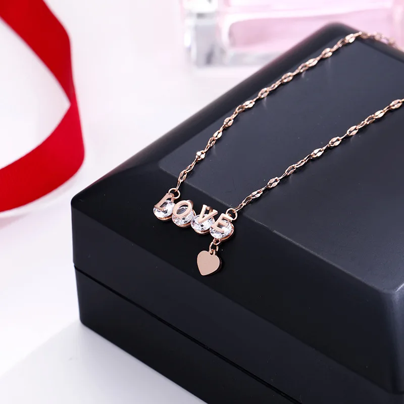 

Wenyii Rantai Kalung Fashion Rose Gold Plated Necklace Baroque Designer Luxury Pendant Love Heart Necklace Personalised Choker, Picture