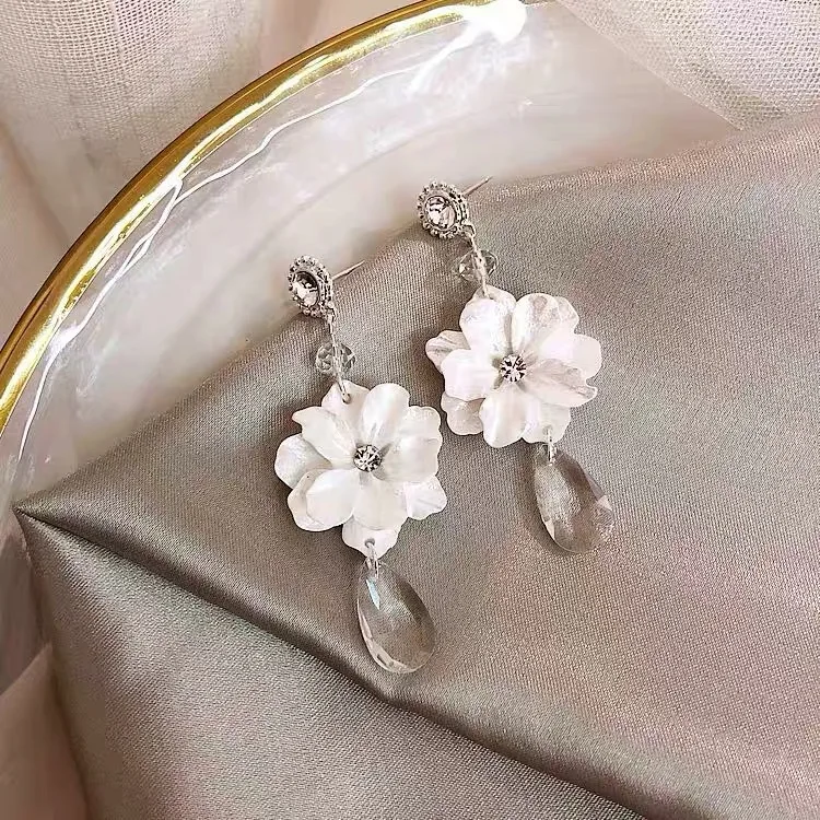 

Retro white Vintage flower small pure personality crystal long Women Drop earrings simple crystal earrings, As the picture