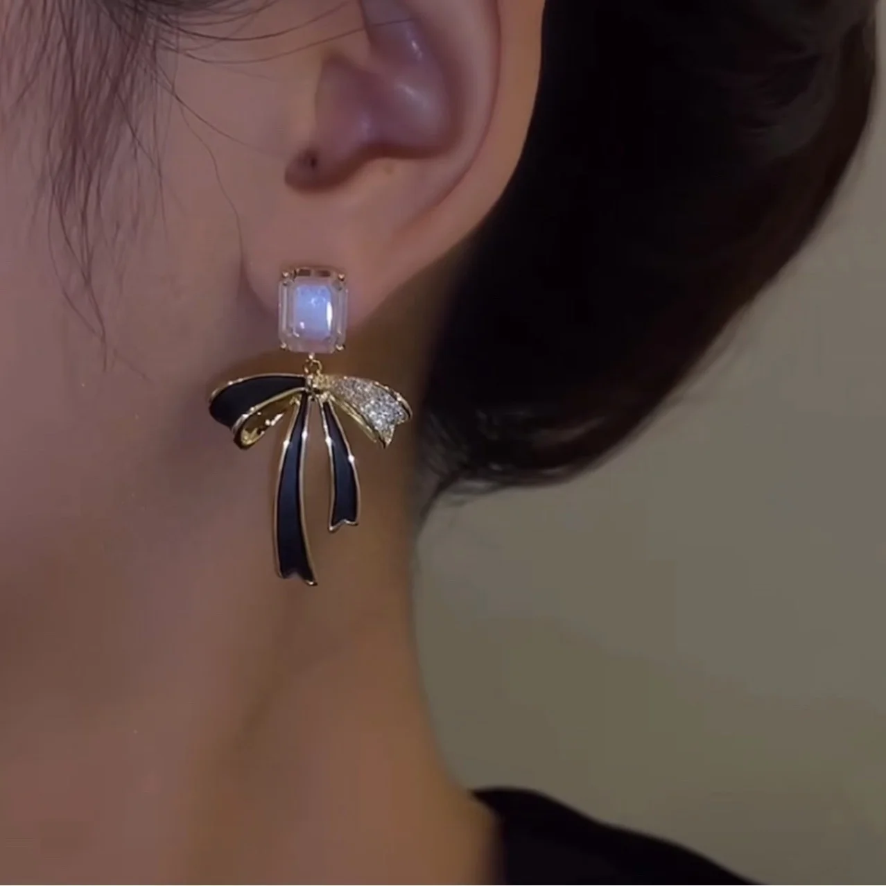 

SHIHAN 2022 New High Quality Copper Alloy Drop Earring Bow Knot Micro Zircon Crystal Gold Black Butterfly Earrings Women jewelry