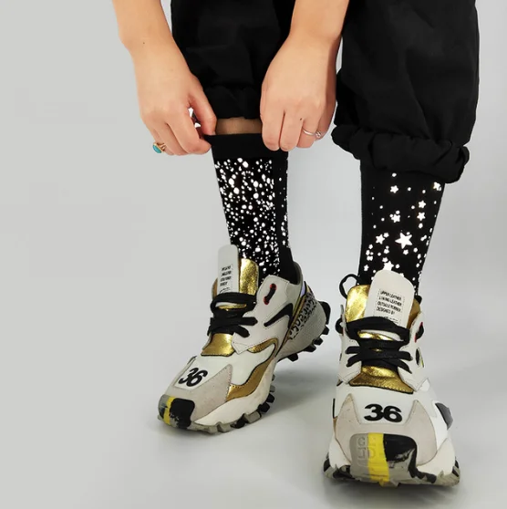 

XINQI OEM/ODM designer de esporte meia reflective female winter thickening fashion INS Korean street school long crew socks