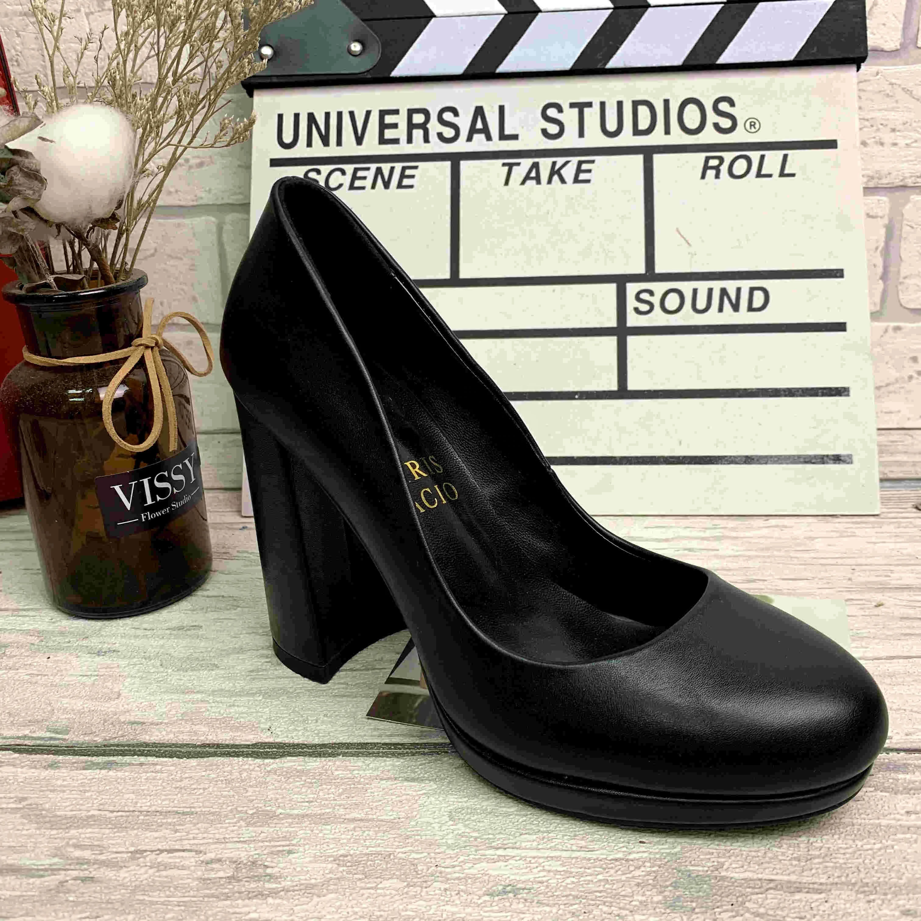 

2021 spring new solid color shiny curved heel round toe high heels European and American large size wholesale, Beige red black