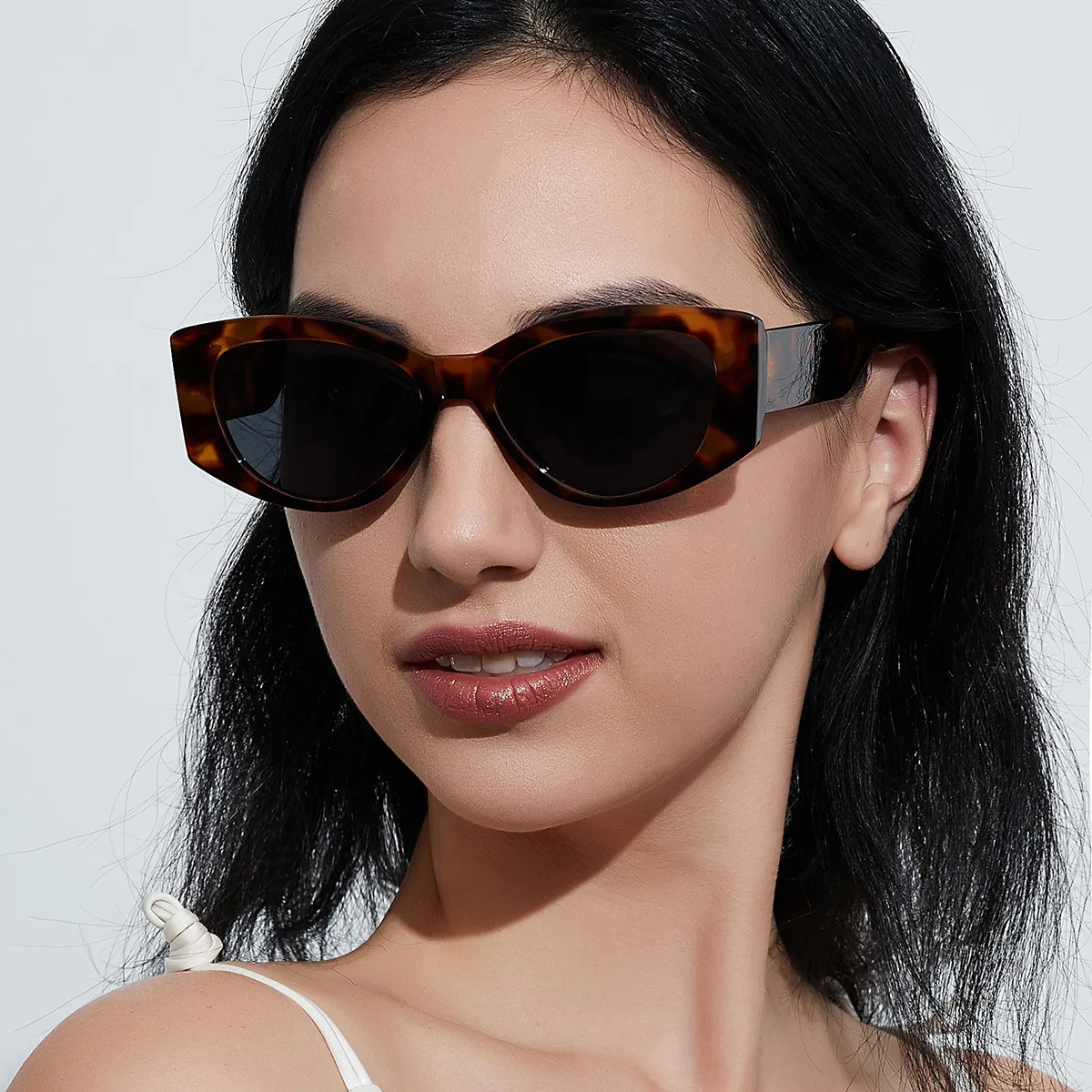 

New Style Design Brand frame glasses trendy retro UV400 sunglasses fashion women sunglasses 2023