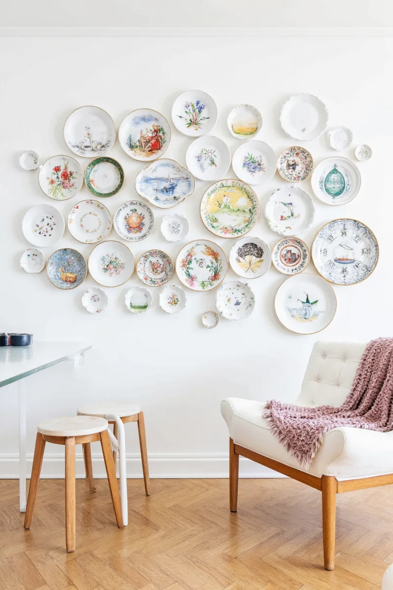 Wall plate rack used in hallway decor