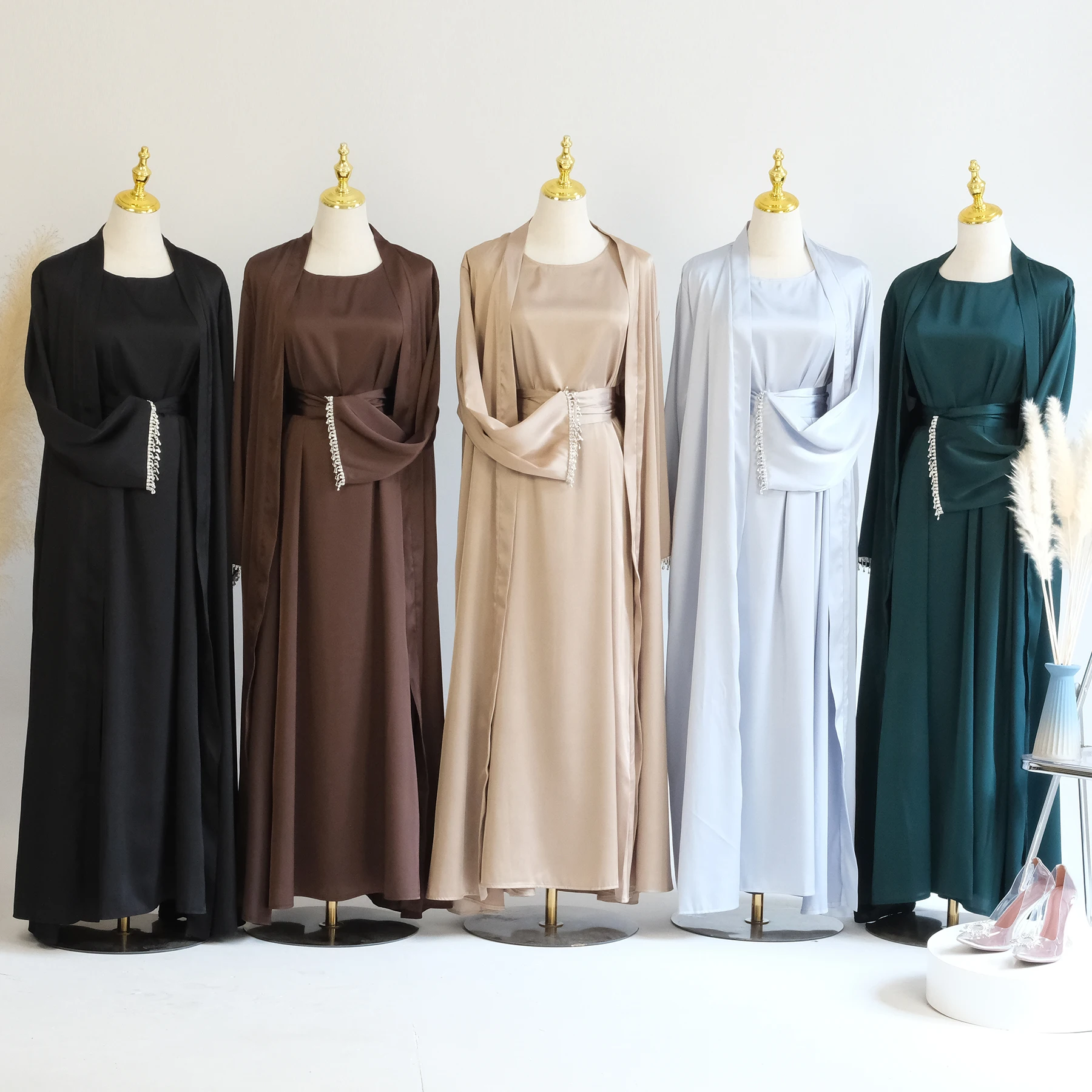 OEM ODM Loriya Custom Abaya Manufacturer Low MOQ Dubai Abaya Designs Islamic Clothing Cardigan Abaya and Inner Dress 2pcs Sets