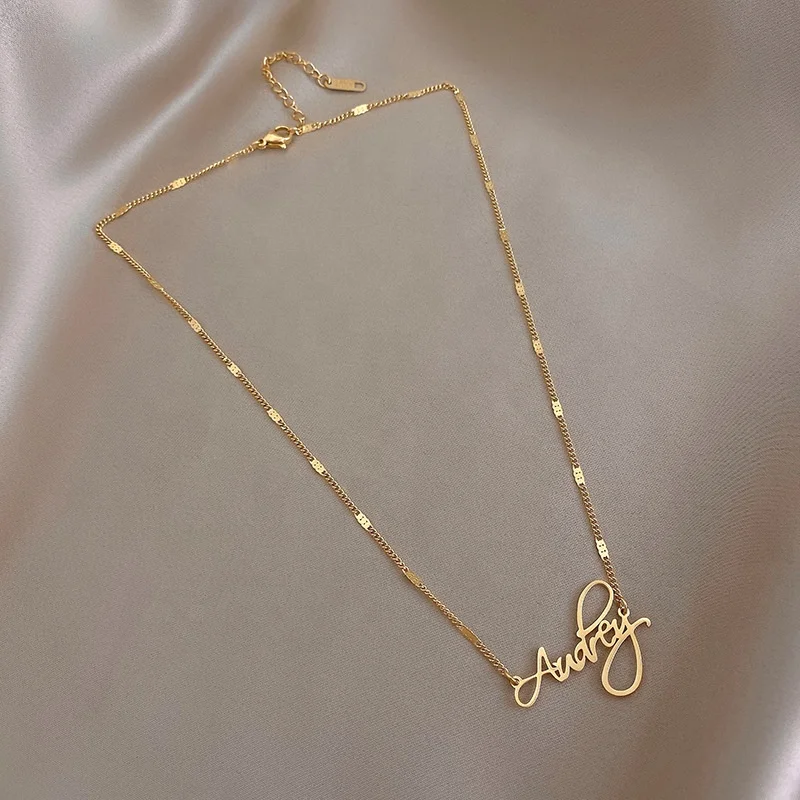 

Personality Design English Alphabet Pendant Necklace Female Simple Temperament 18k Gold Titanium Steel Clavicle Chain