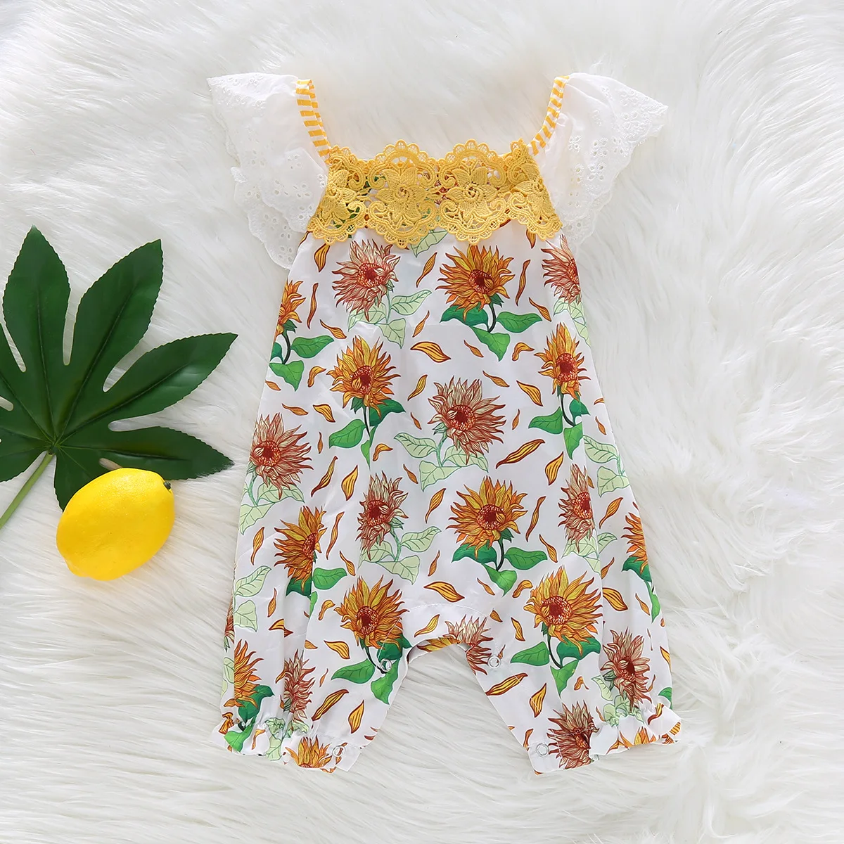 

Wholesale Baby Girl Lace Print Flower Button jumpsuit Romper
