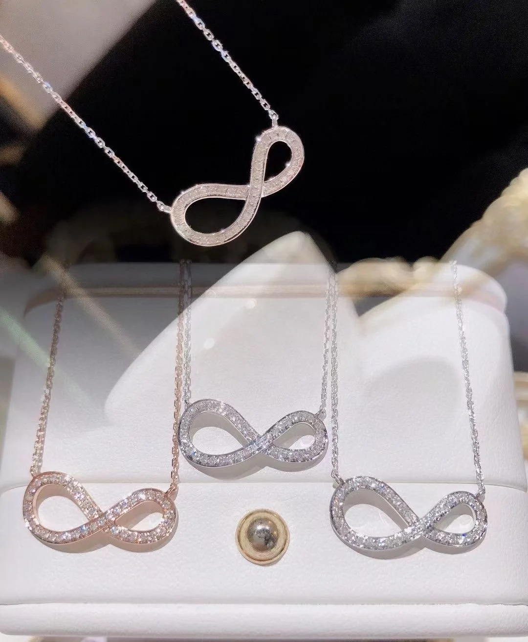 

Luxury Cubic Zircon Letter 8 Infinity Pendant Necklace Luxury Crystal Gold chain Necklaces For Women Fashion Jewelry, Picture shows