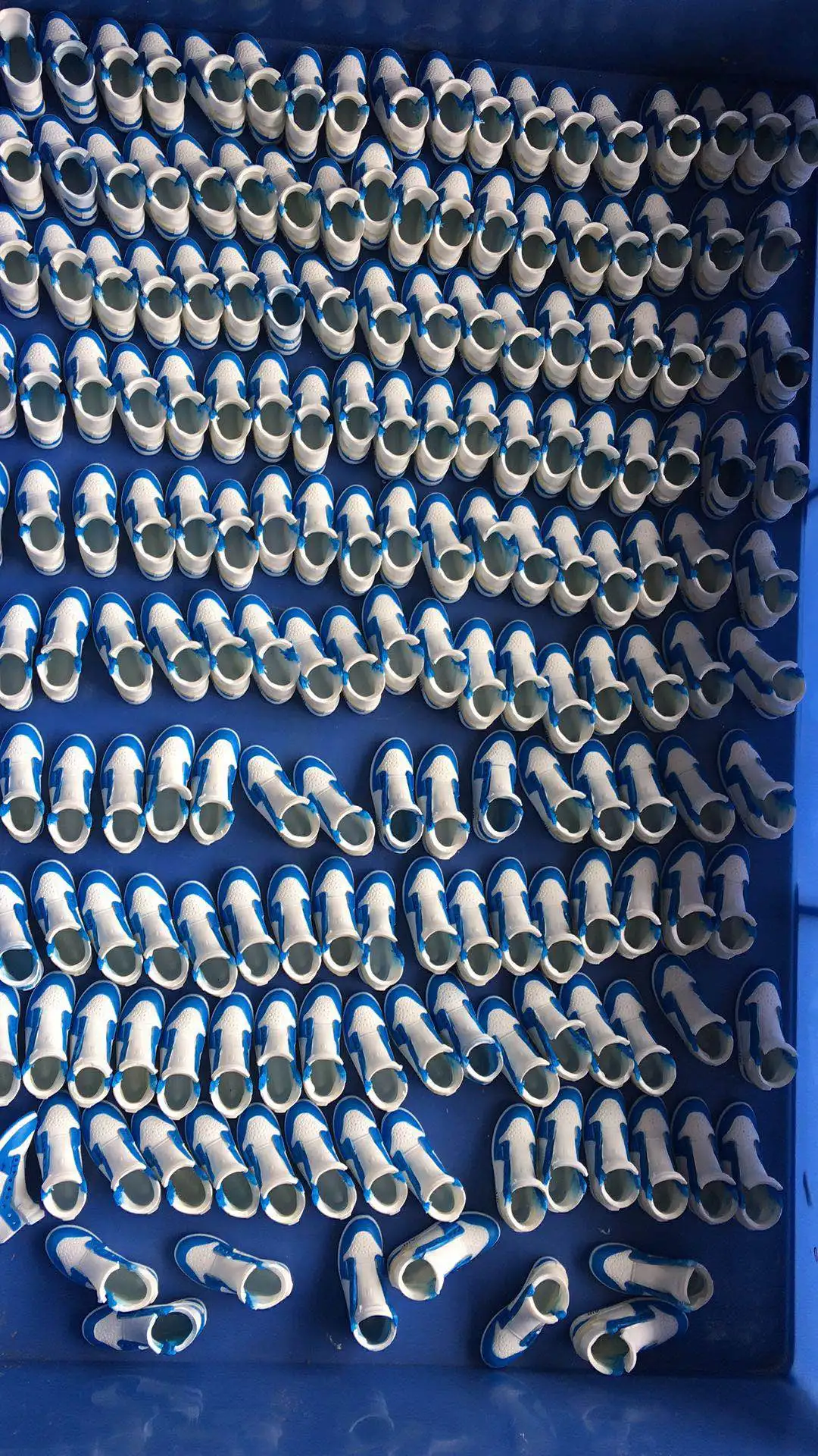 mini sneaker clock