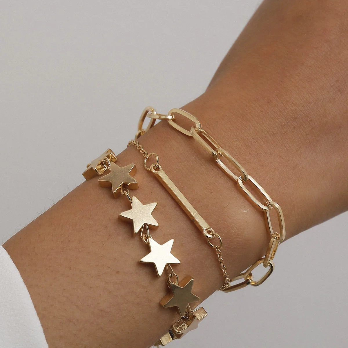 

European and American fashion simple gold plated geometric Star Bracelet