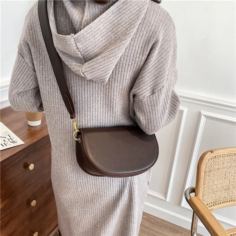 

XP1328 Simple retro small handbag 2020 autumn and winter new female temperament saddle female broadband messenger bag