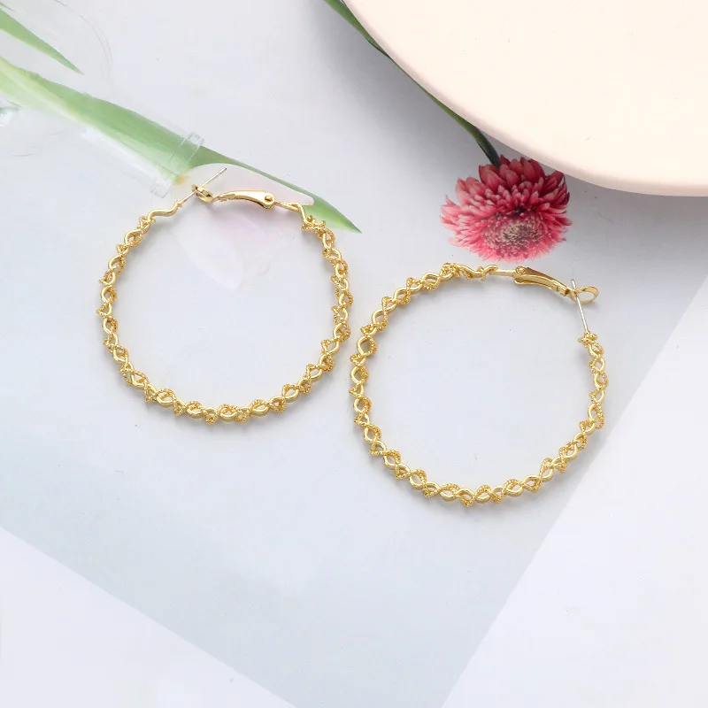 

2021 new metal wound Earrings design sense Circle Earrings female fashion temperament atmosphere net red ear jewelry