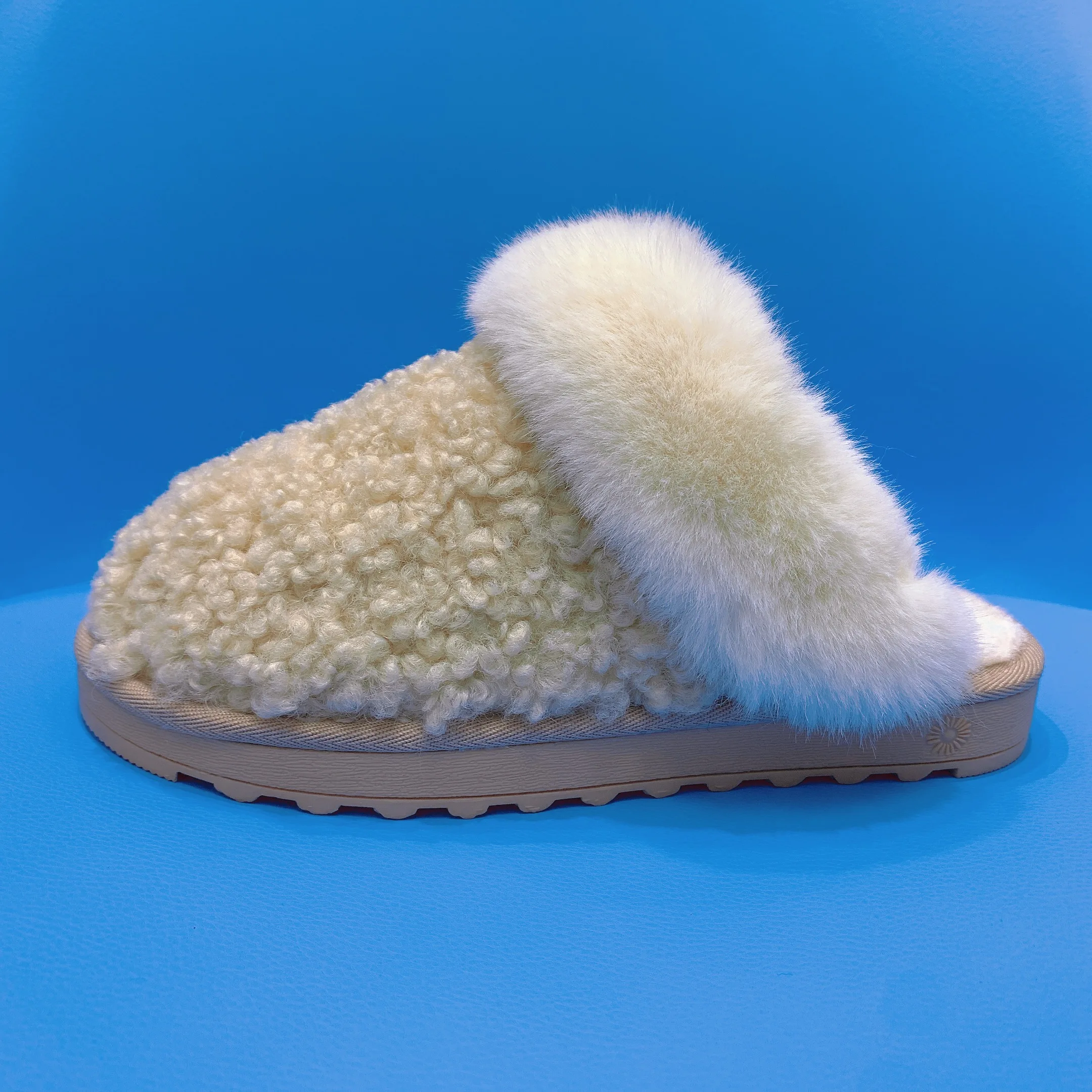 

New arrival real fur ladies house shoes winter plush lambswool flat women bedroom fur slides, Black,white,khaki