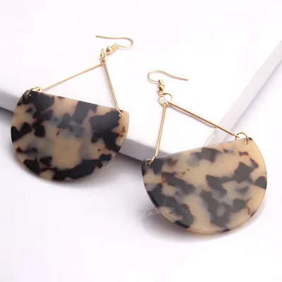 

2021 New Arrivals Style Fashionable Personality Exaggerated Earrings Semicircle Acetate Acrylic Plate Earrings For Women