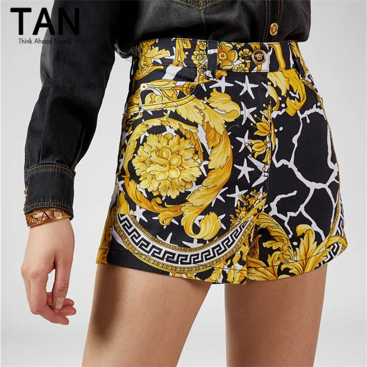 2019 Summer New Women Zebra Greca Stars Gold Savage Barocco Print Medusa Buttons and Rivets Stretch Denim Shorts