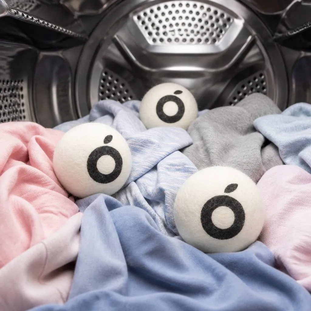 Wool dryer balls reducing drying time in action