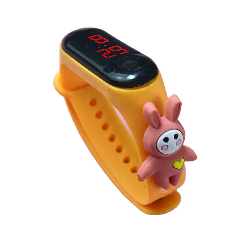 

2021 trendy Cheap wholesale hot selling kids sport digital led watches with cartoon Doll