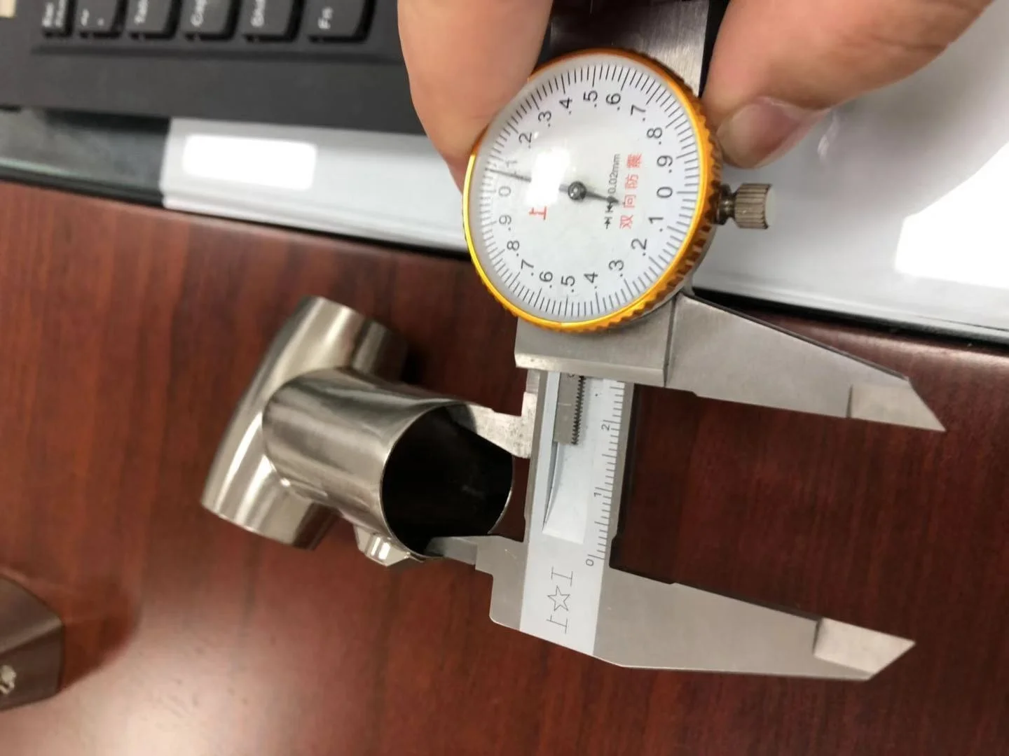 
Round Closet Pole Support 