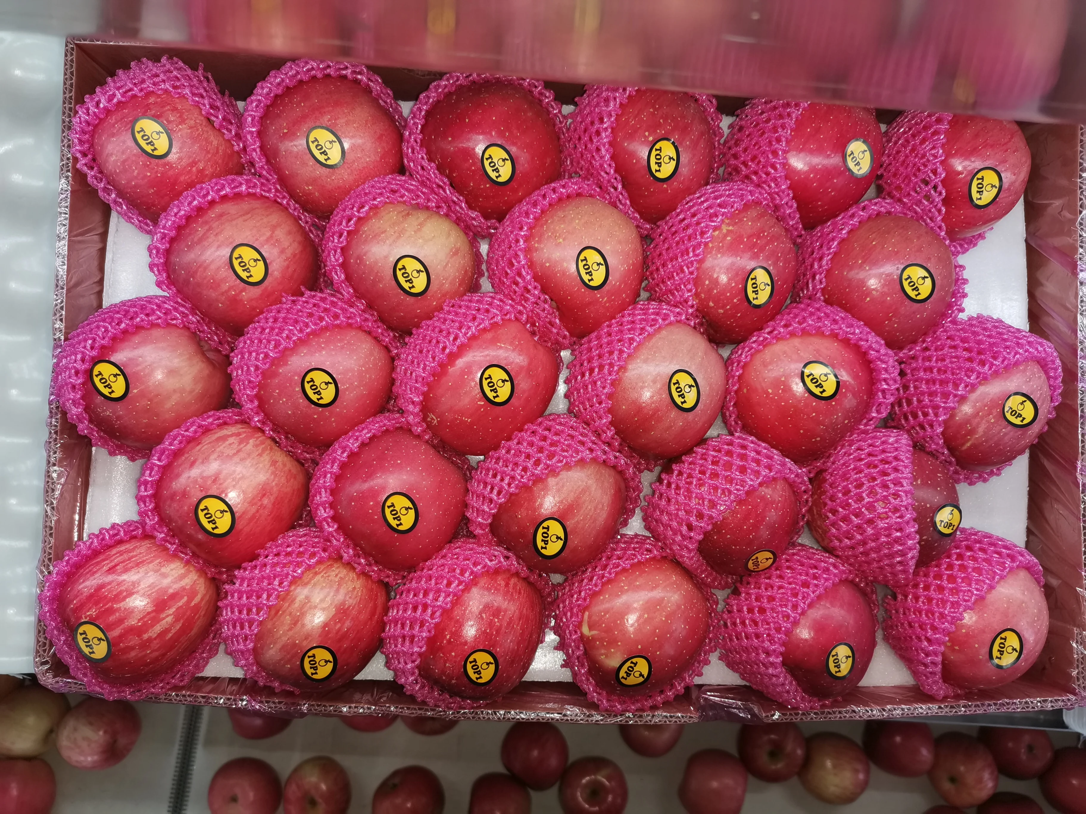 
2019 new fresh fruits red China Fuji apples 