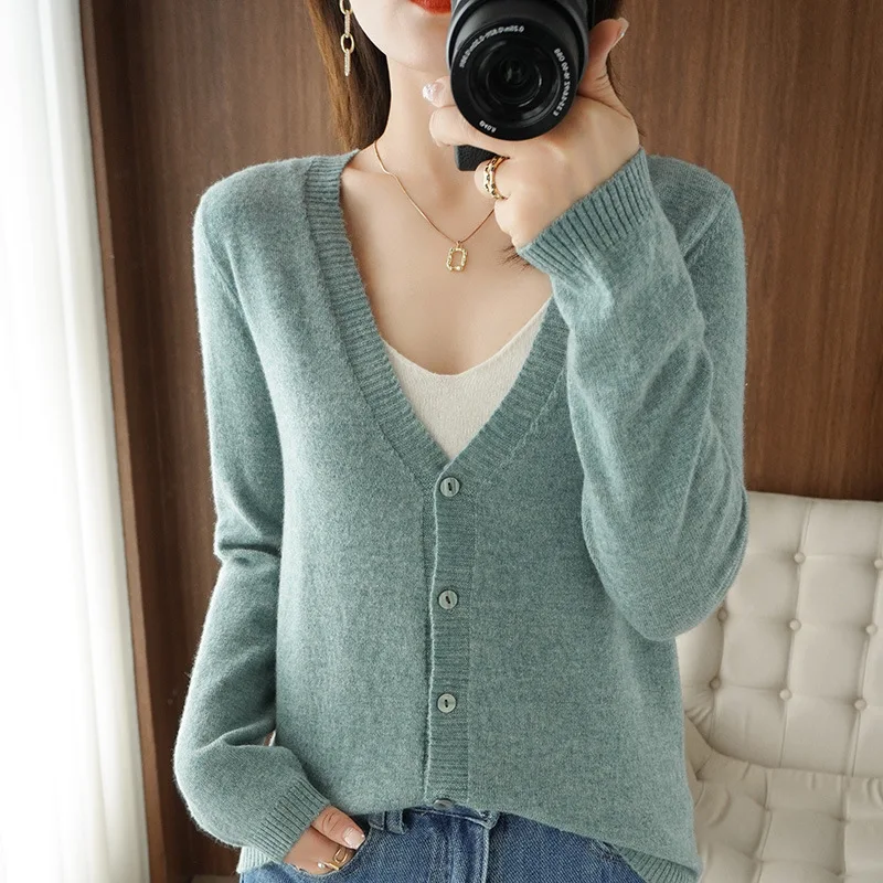 

2021 Autumn new temperament commuter solid color fashion wool cardigan V-neck knitted women's stitching pattern sweater