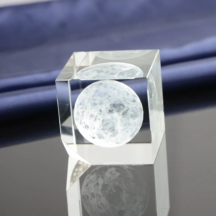 Стеклянная награда мокап. Glass block cube. Игра хрустальные камушки. Кристальный куб. Хрустальный куб.