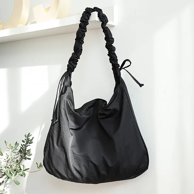 

Korean version custom large capacity single shoulder female canvas bag ins casual nylon cloth flap bag wholesale, Customized