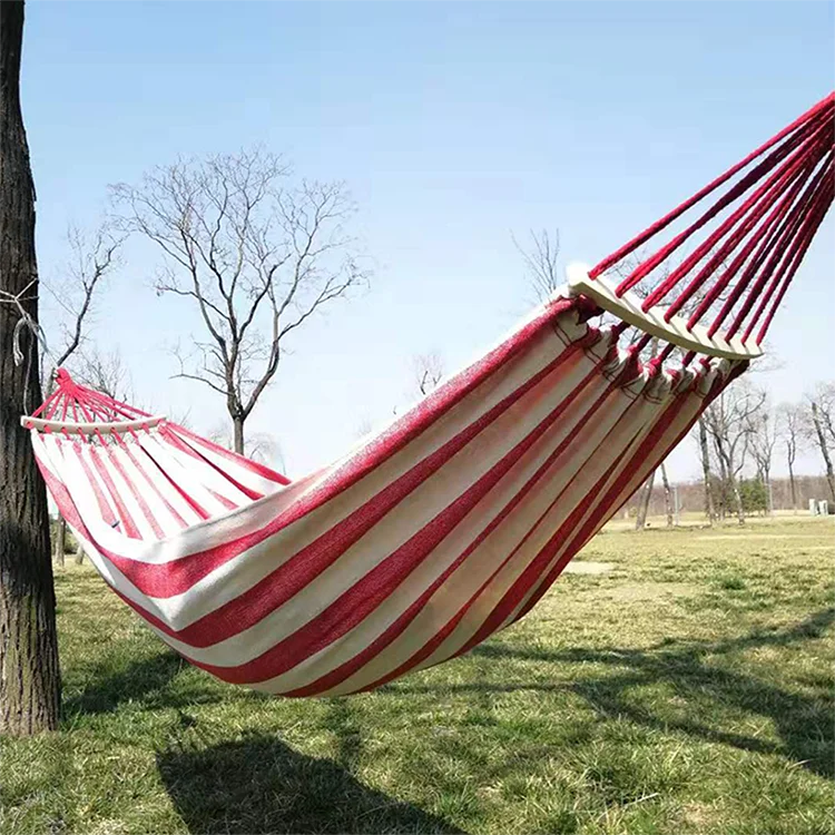 自定义吊床条纹帆布弯曲木吊床与防卷弯曲棒