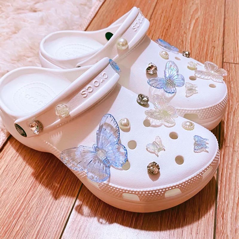 

Vintage Designer Croc Charms DIY Clogs Shoe Fashion Flower Girls Shoe Decorations Women Elegant Clogs Quality