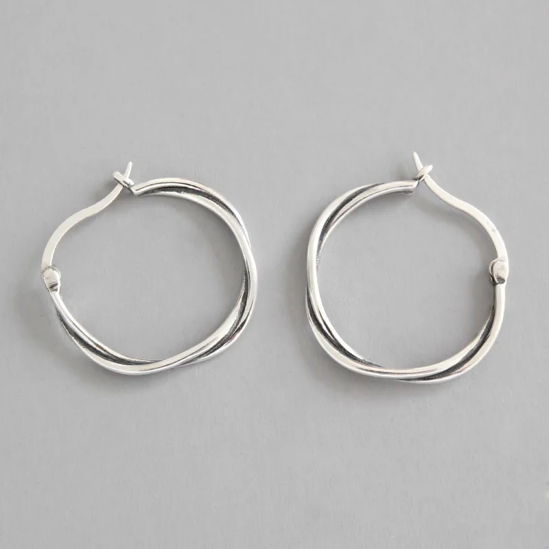 

Danyang S925 Sterling Silver Simple Retro Ancient Silver Twisted Round Earrings for Women Jewelry