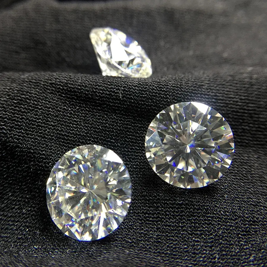 

Wholesale Round Shape white 3mm moissanite watch cuban pendant for ladies and girl
