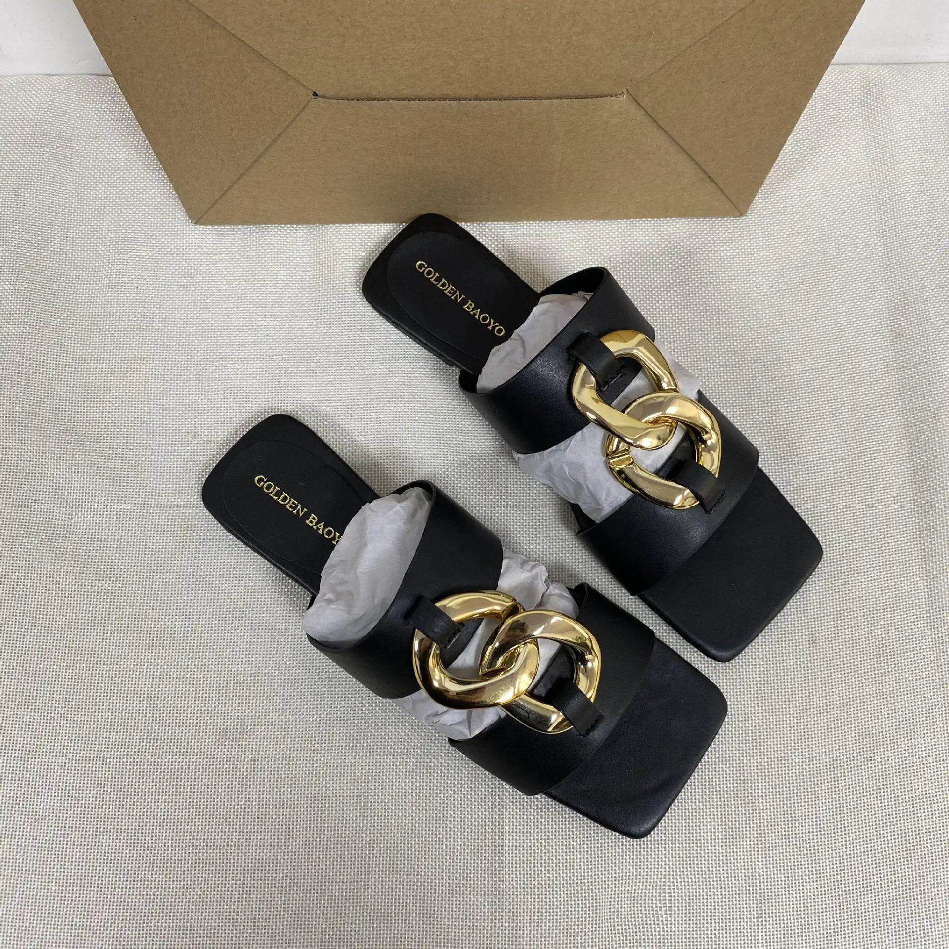 

New product women's flat sandals bathroom fancy PU women's fashion washable big gold chain slippers, Customized color