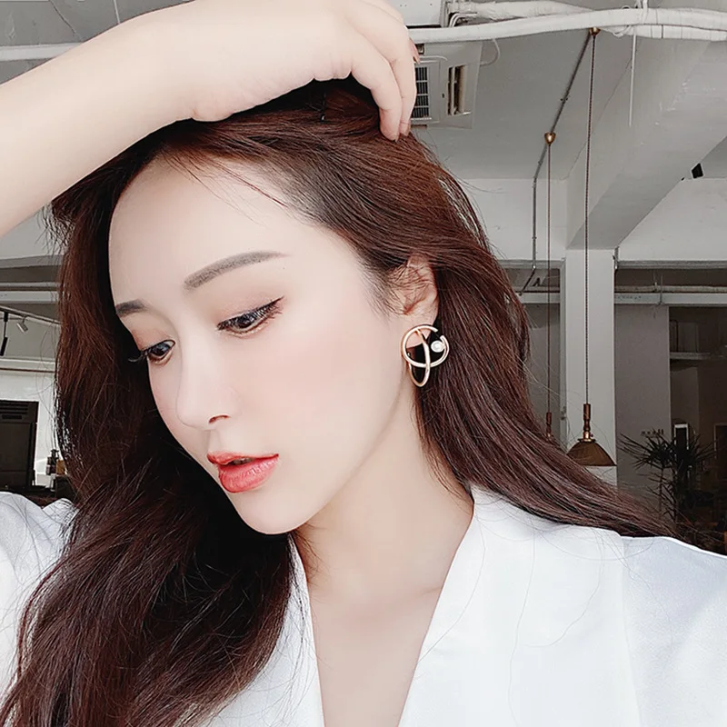 

JUHU S925 Silver Needle European And American Exaggerated Metal Earrings Retro Cold Wind Personality Alloy Earrings Women, Gold