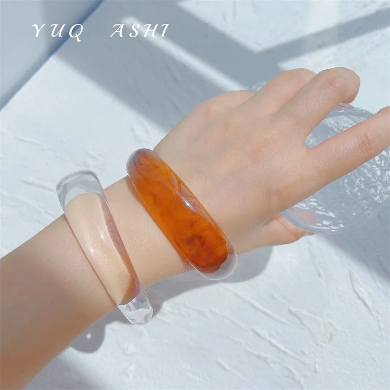 

YN1322 2021 Fashion Design Transparent Acrylic Resin Bangle Bracelet for Women Geometric Bracelet Hand Jewelry, As pictures