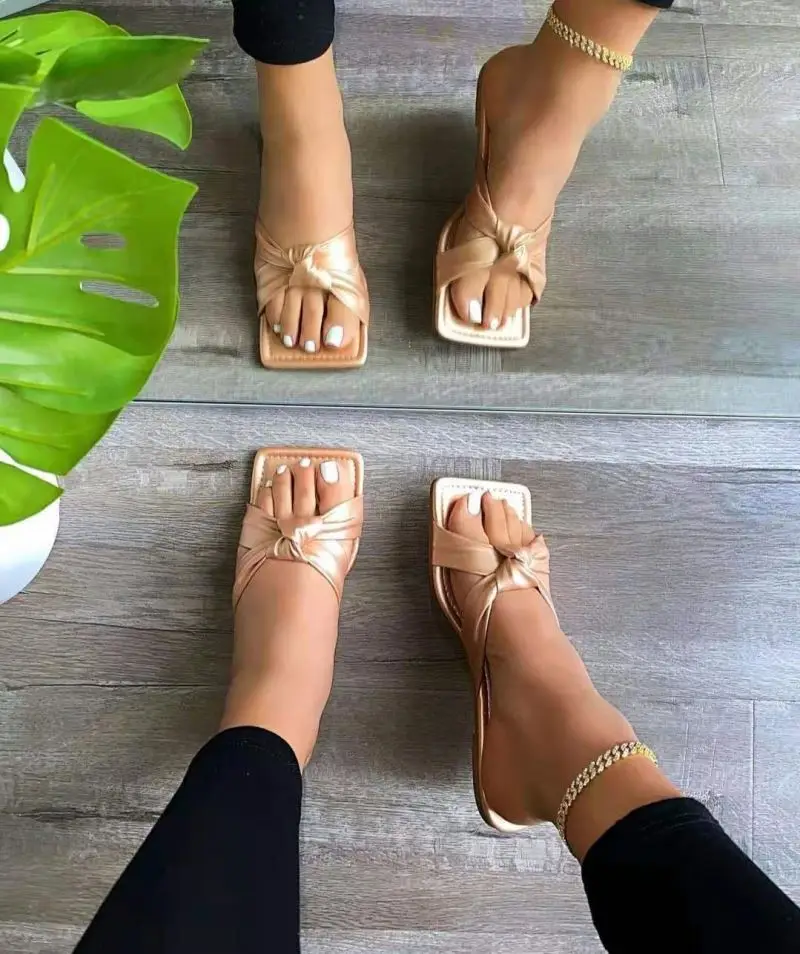 

2021 Europe&American women plus size flat slip on square toe cross hollow simple beach slippers chain outdoor sandals shoes, Four colors or customized