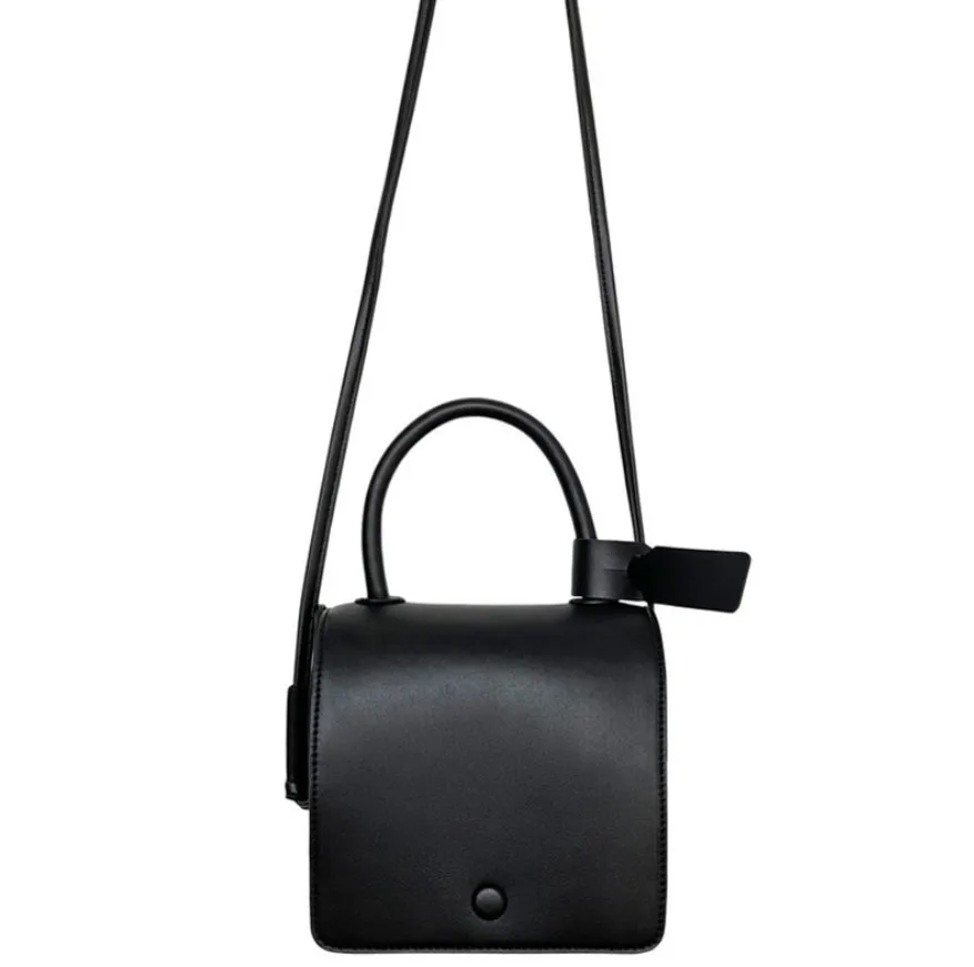

Fashion women's Solid Color handbag with square shape in Pu leather