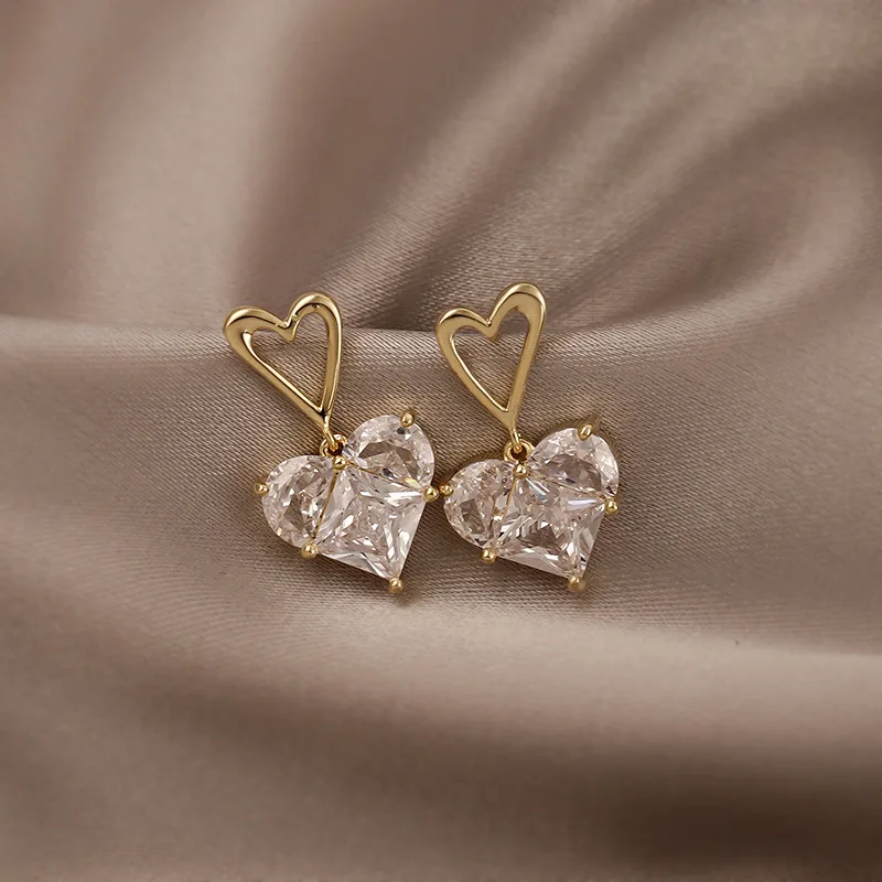 

fashion small heart shape rhinestone earrings