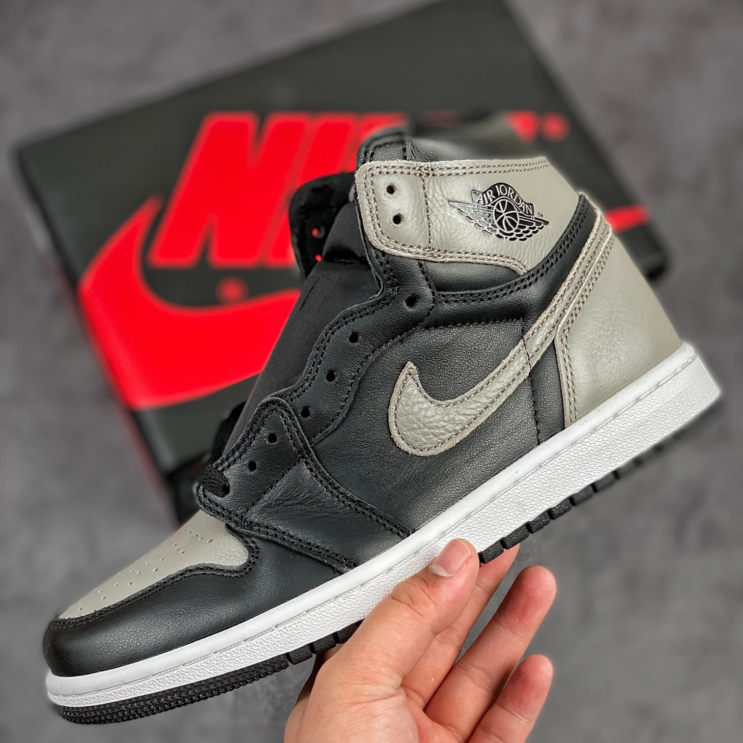 

Hot Sale Men Women Sports Shoes Air Jordan 1 Retro High Shadow Shoes Men Nike