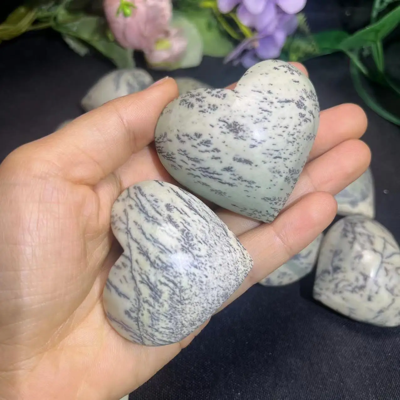 Wholesale Healing Stones Crystal Beautiful Polished Dendritic Jade Heart For Decoration