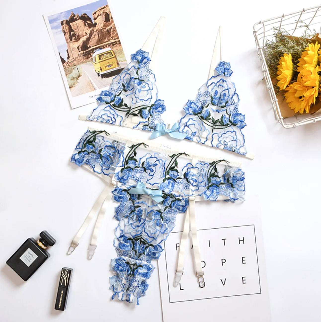 

Woman Underwear New Sexy Fashion Bra G-String Lingerie Flower Sleepwear Underwear Lace Blue Thongs Sexy Lingerie Women #0487