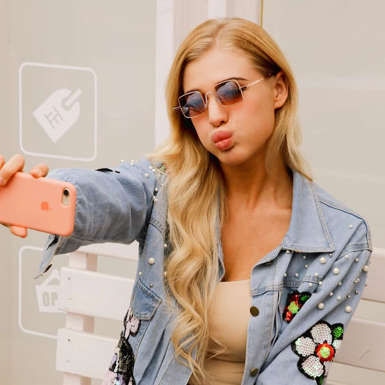 

DOISYER 2021 Italian fashion trendy men eyewear small square retro gold frame supplier uv sunglasses women