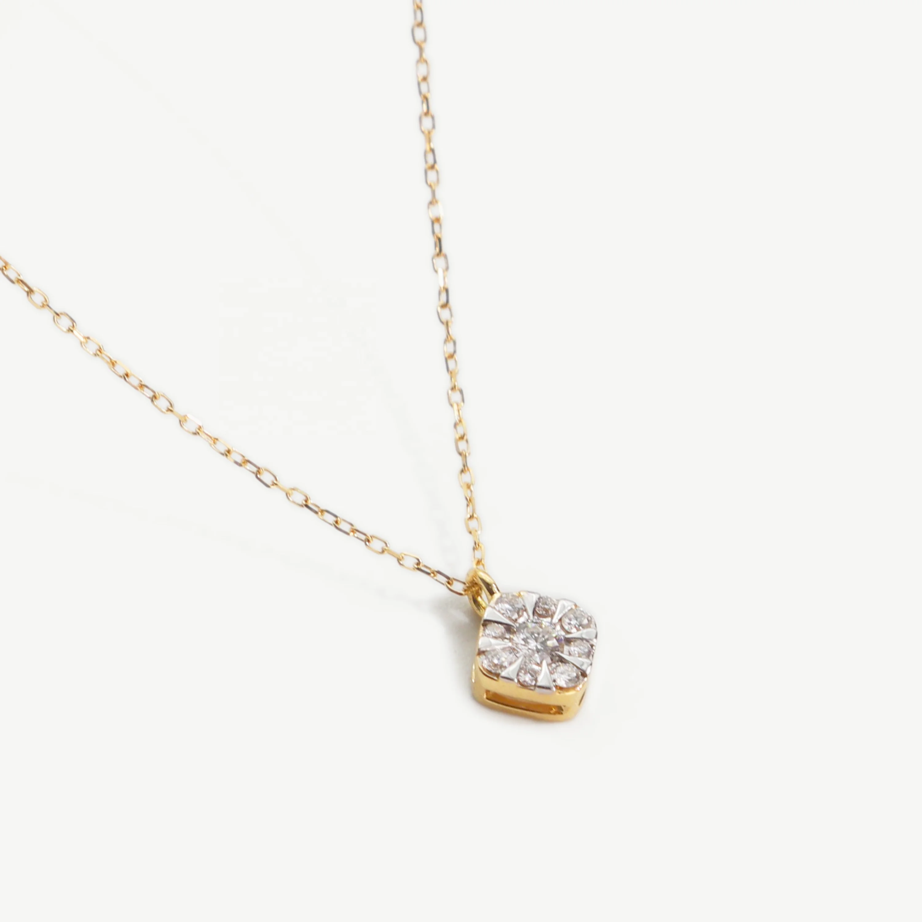 

Chris April wholesale solid gold natural diamond round brilliant cut bicolor rhombus jewelry pendant necklace