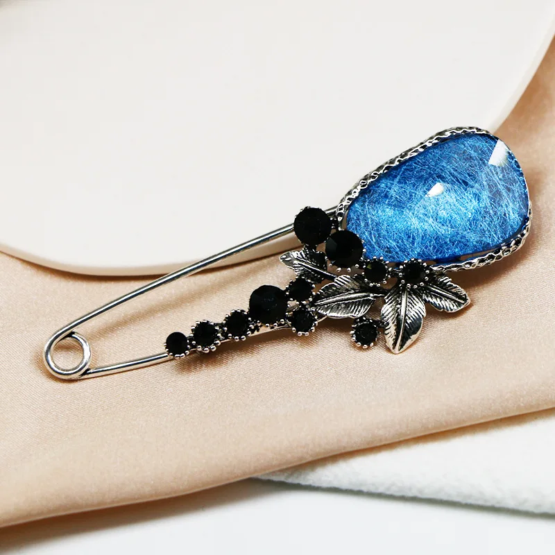 

New coat accessories retro pin brooch creative lovely sweater cape button cardigan pin, Blue