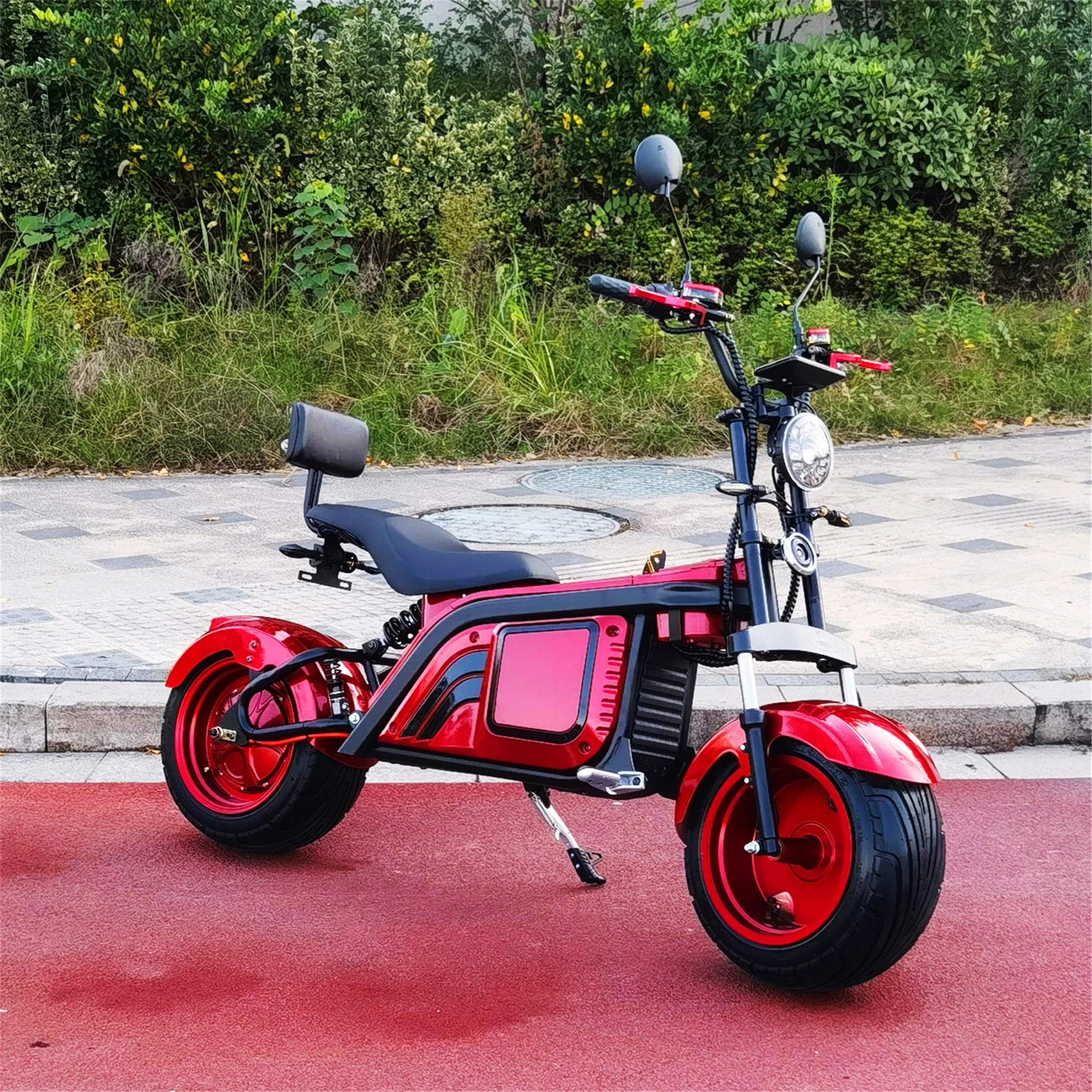 

Factory Supply 2000W Chopper Model M1P With EEC/COC Certificate Fast Speed Electric Scooters Adult Citycoco