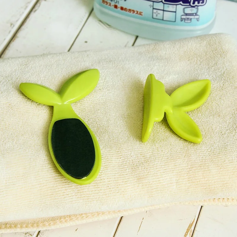 

Cartoon toilet handle Uncovering device Toilet Clamshell
