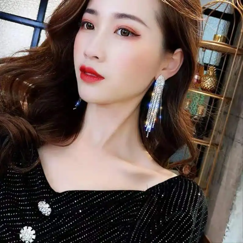 

2022 Fashion Tassel Crystal Drop Earrings Women Geometric Full Rhinestone EarringsHot sale products long earrings woman, Picture shown