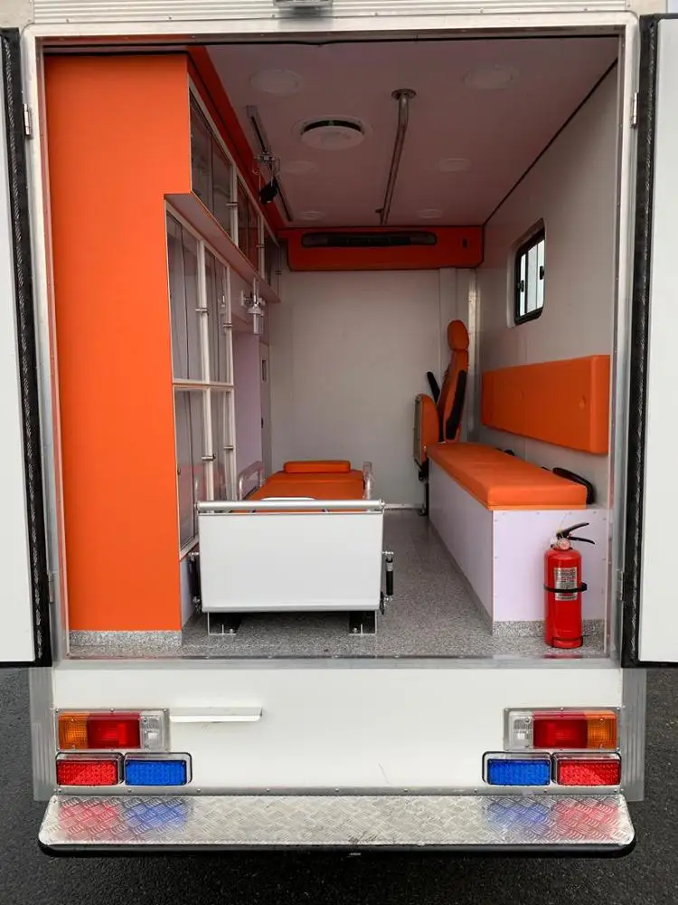 
High Quality Gasoline Engine Hilux Box Type Ambulance for Sale White Color Ambulance 