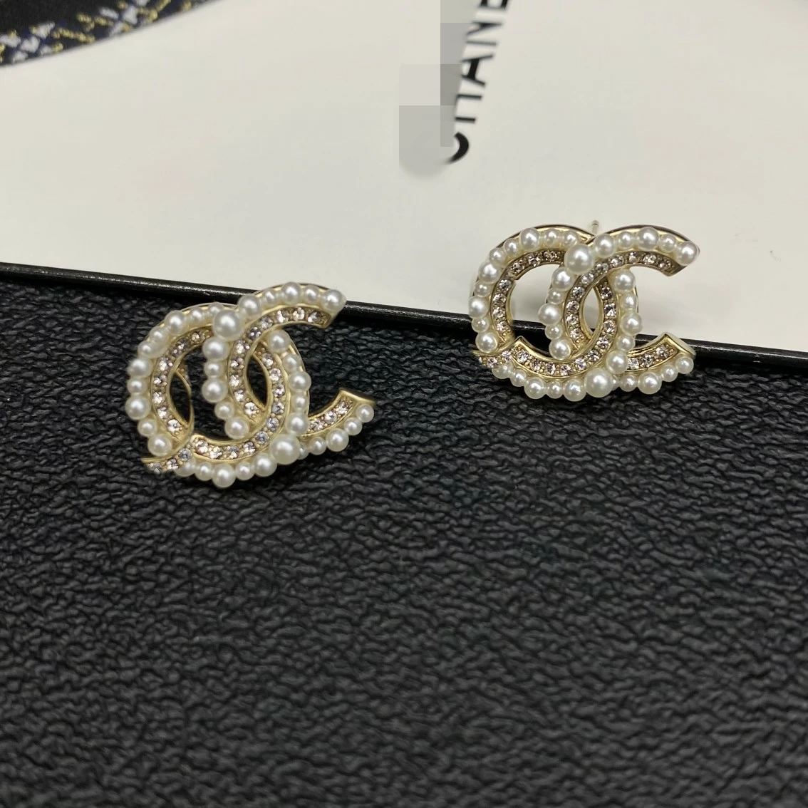 

New exquisite retro palace style earrings hand wound original design pearl pendant earrings for women, Gold color