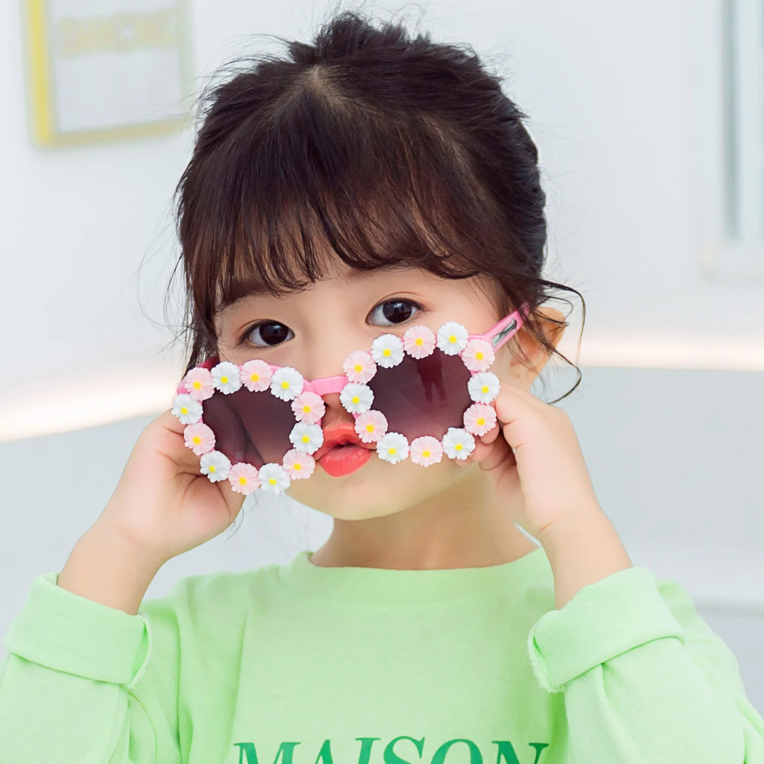 

2021 Hot Child Sunglasses Lovely Daisy Kids Sun Shades Handmade Cute Girl Fashion Sun Glasses
