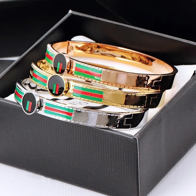 

designer jewelry bangle CC luxury bracelet